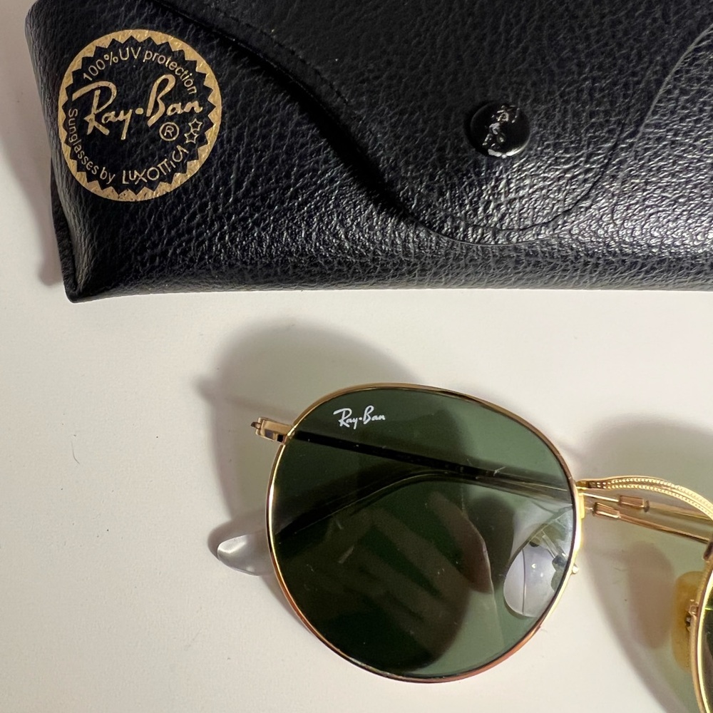 Ray-ban sunglasses! Comes with original case and cleaning cloth.